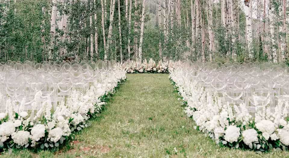 outdoor wedding aisle