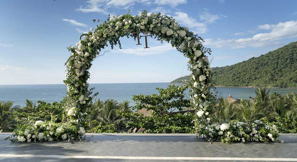 designing a wedding arch