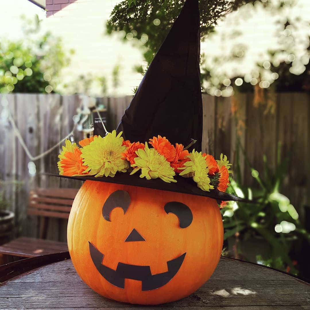 jack-o-lantern with floral witches hat