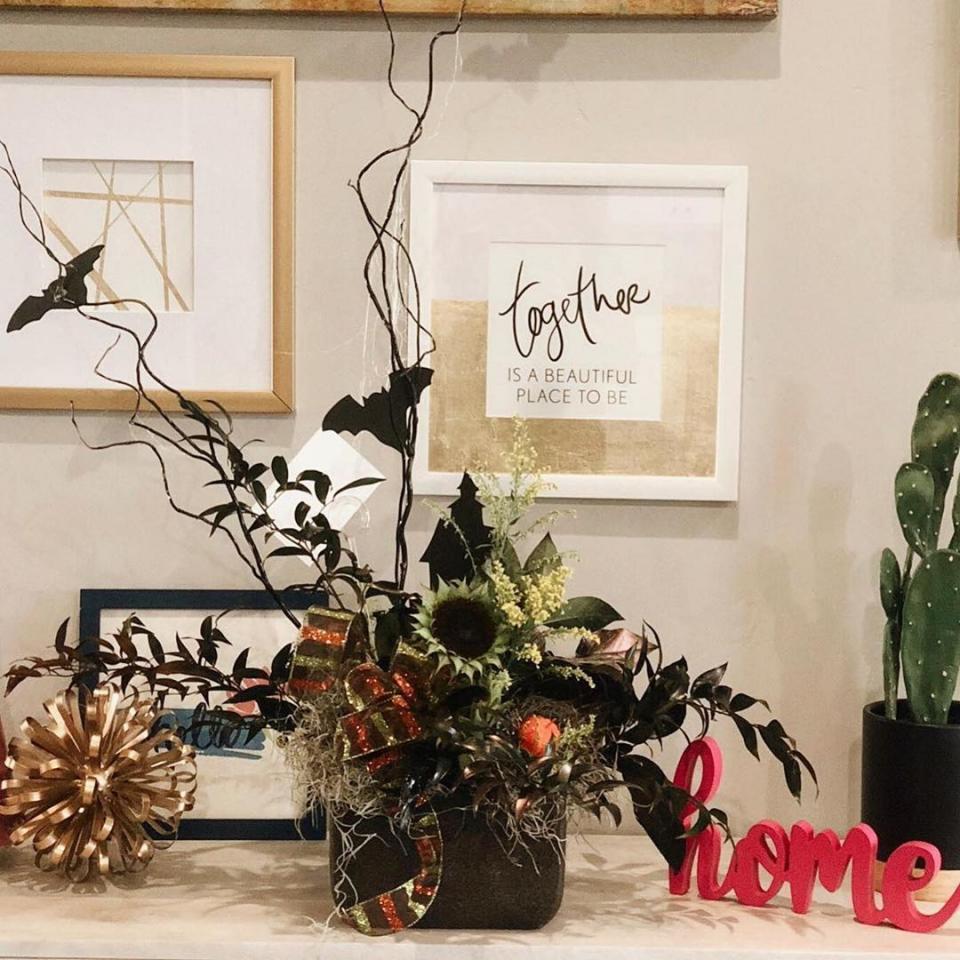 halloween entryway arrangement