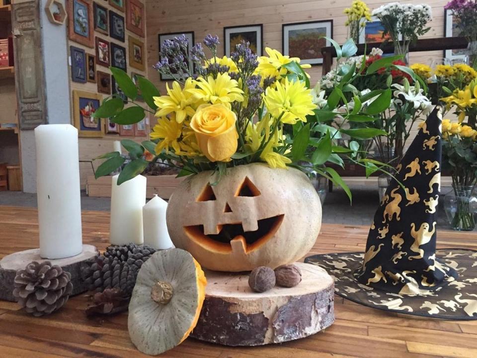 Halloween Floral Display