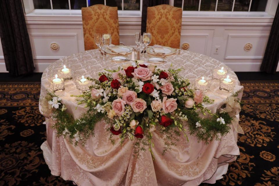 sweetheart table flowers