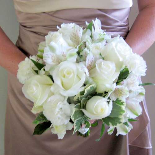 Weding bouquet of white alstroemeria and roses