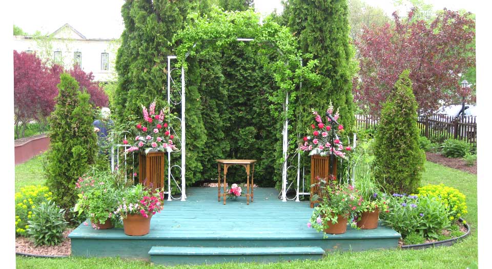 ceremony flowers for an outdoor wedding