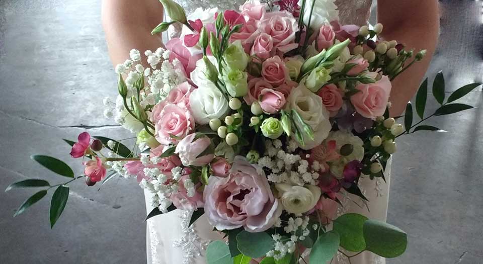 Bridal bouquet with pink and white flowers 