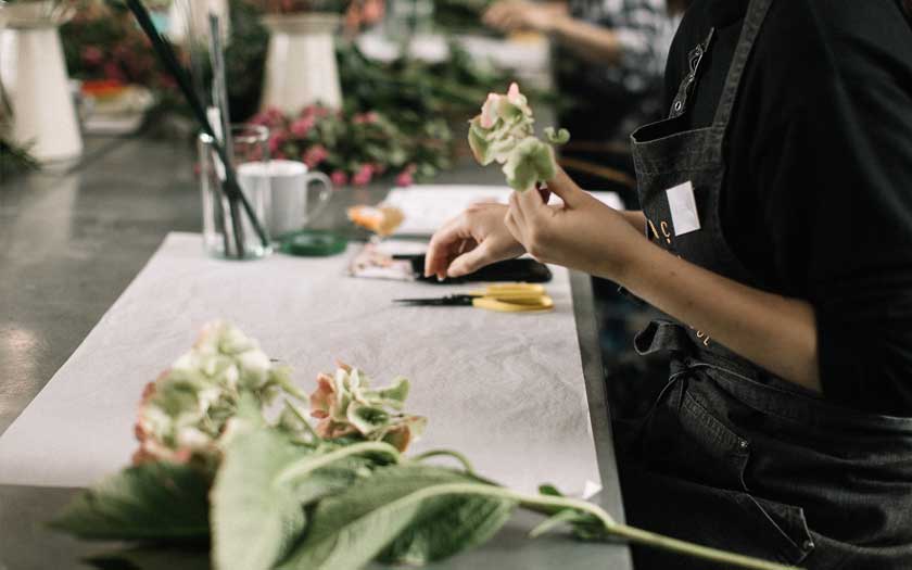 How to Use A Floral Knife Correctly And Safely